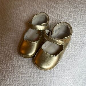 Angel Gold Dress Shoes with Metallic Finish and Mary Jane Style